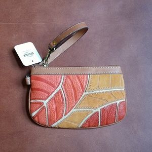 BNWT Fossil brand genuine leather wristlet
